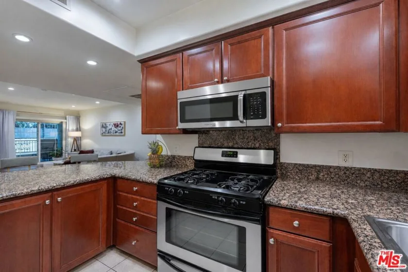 15206 Burbank Boulevard #116 photo 20