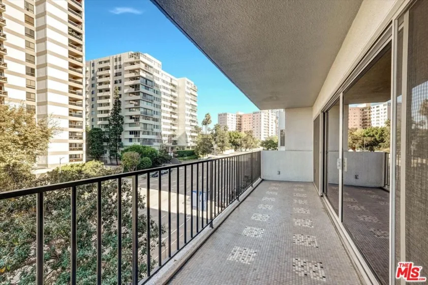 10450 Wilshire Boulevard #4F photo 18