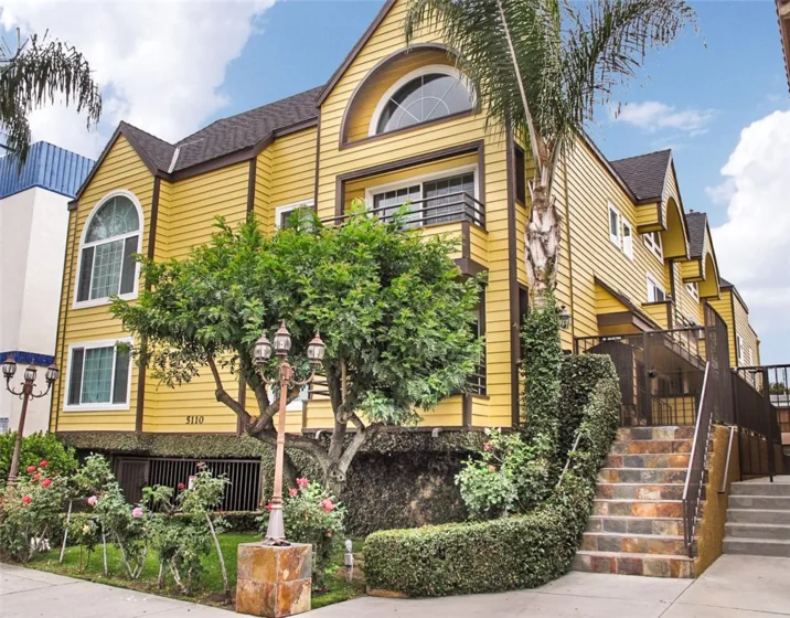 5110 Tujunga Avenue #2 photo 1
