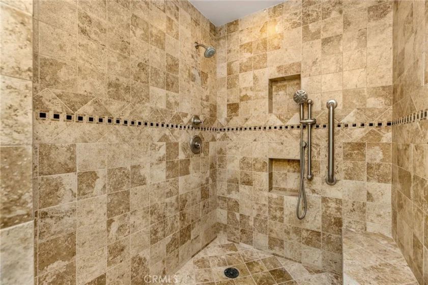 5216 Yarmouth Avenue #105 photo 27