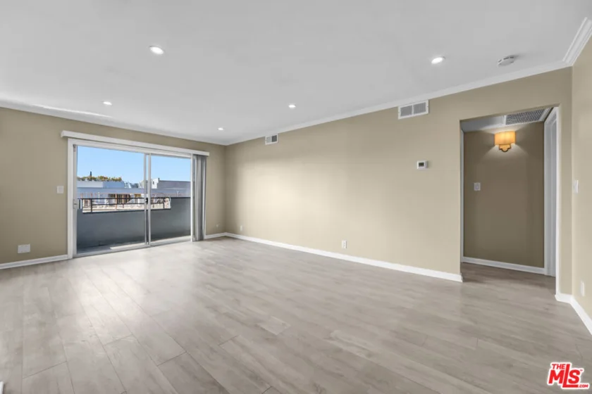 1250 N Kings Road #506 photo 34