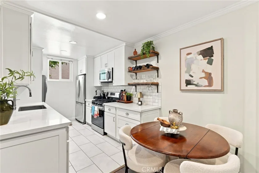 1827 Greenfield Avenue #105 photo 3