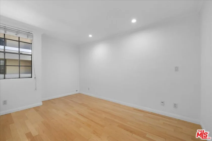 740 N Kings Road #114 photo 18