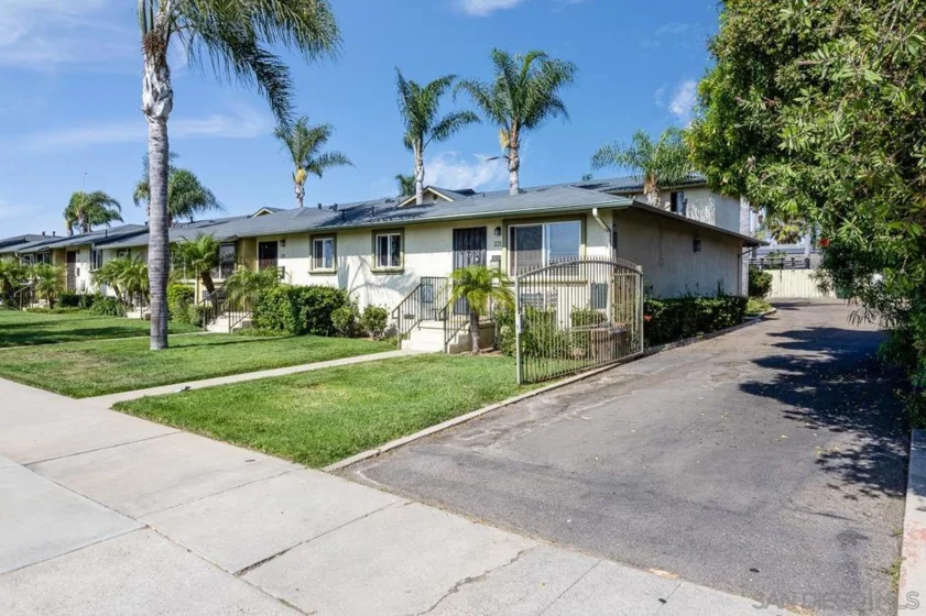 201 Twin Oaks Avenue #8 photo 1