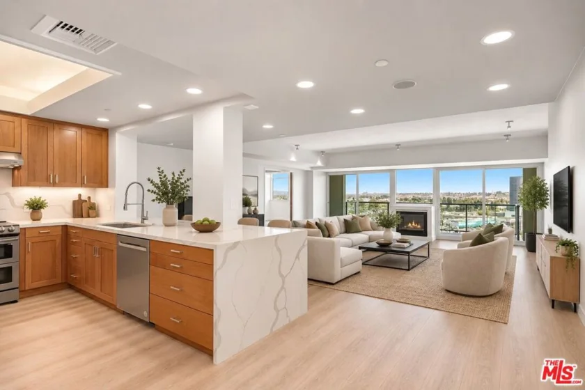 13600 Marina Pointe Drive #907 photo 2