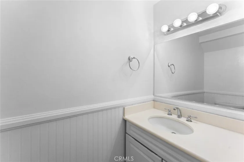 10203 Holburn photo 13