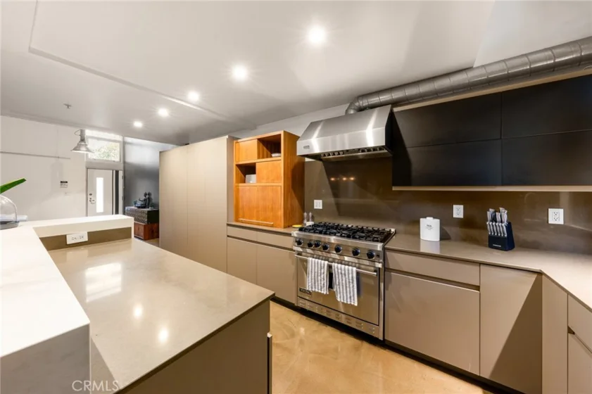 1037 N Laurel Avenue #11B photo 15