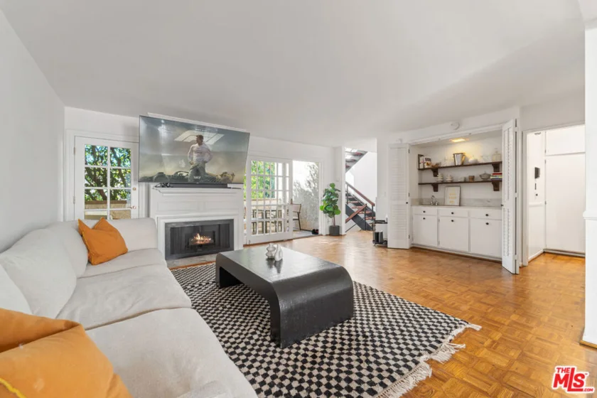 5327 Coldwater Canyon Avenue #D photo 1