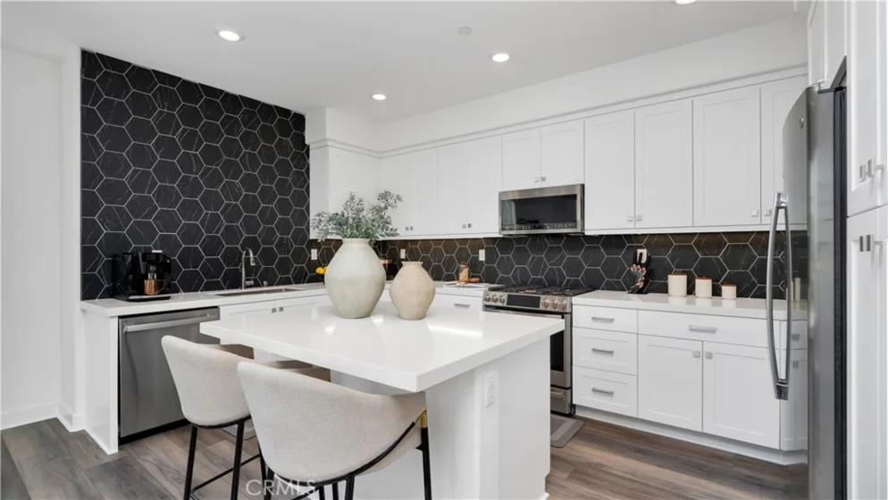 1669 W Lincoln Avenue #102 photo 5