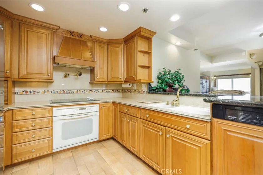 525 E Seaside Way #807 photo 8