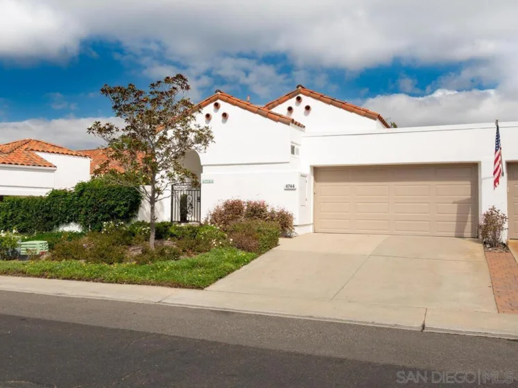 4744 Agora Way photo 1