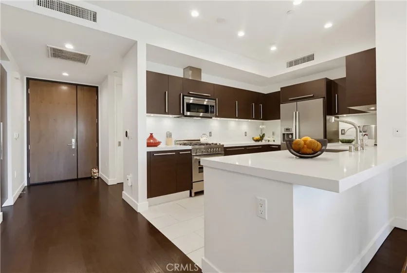 855 N Croft Avenue #302 photo 3
