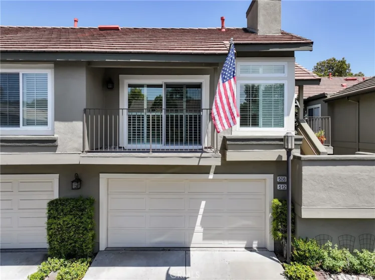512 S Hollydale photo 2