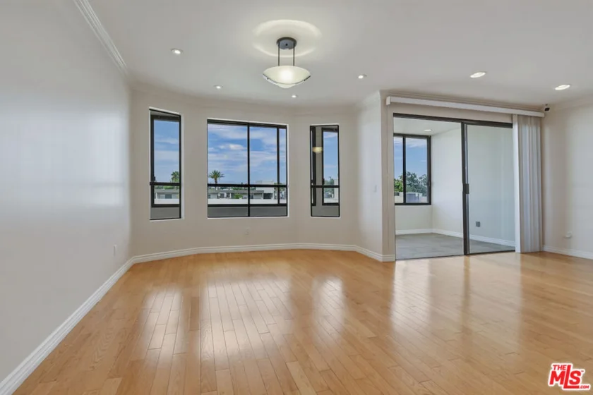 4443 Ventura Canyon Avenue #304 photo 14