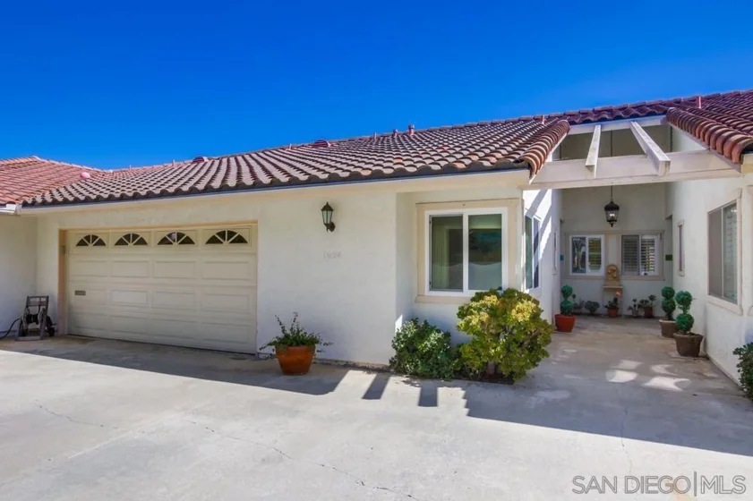 1024 La Tierra Drive photo 1