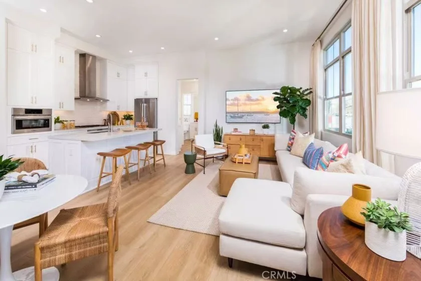 144 Sunnyside photo 1