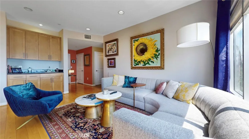 4821 Bakman Avenue #405 photo 1