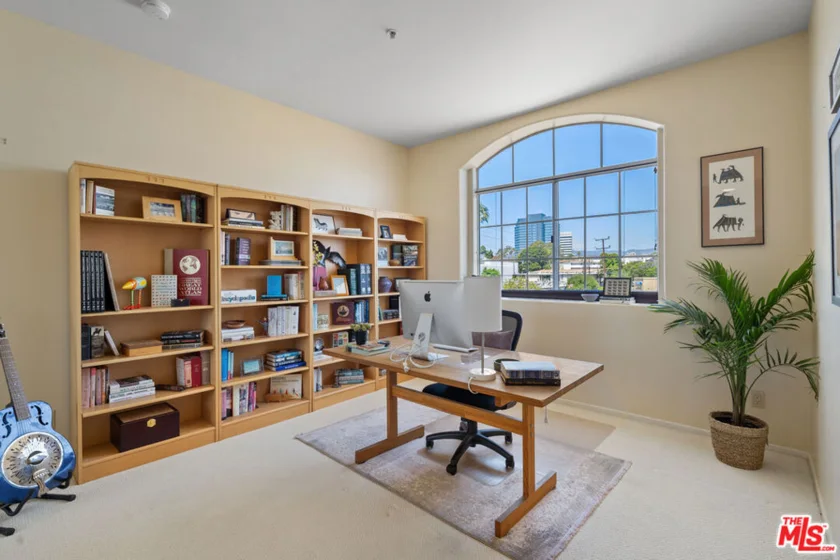 1522 S Saltair Avenue #304 photo 7