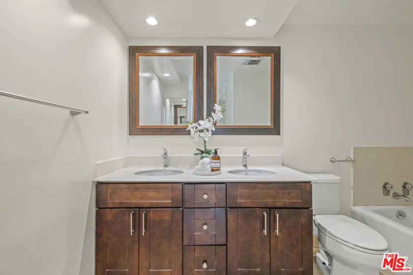 10701 Wilshire Boulevard #2202 photo 27