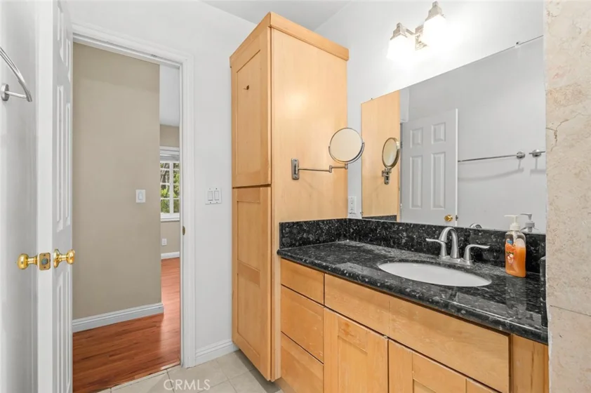 1804 W Glenoaks Avenue photo 9