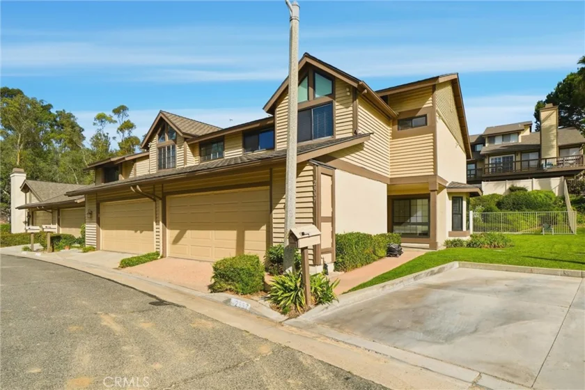 2337 Grandwood photo 1