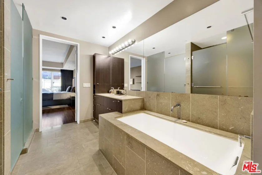 6250 Hollywood Boulevard #6F photo 11