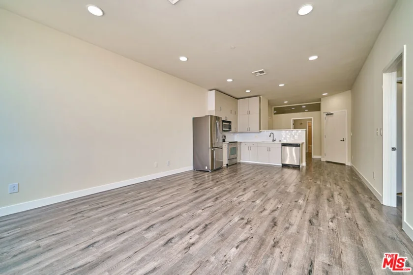 3810 Wilshire Boulevard #1001 photo 18