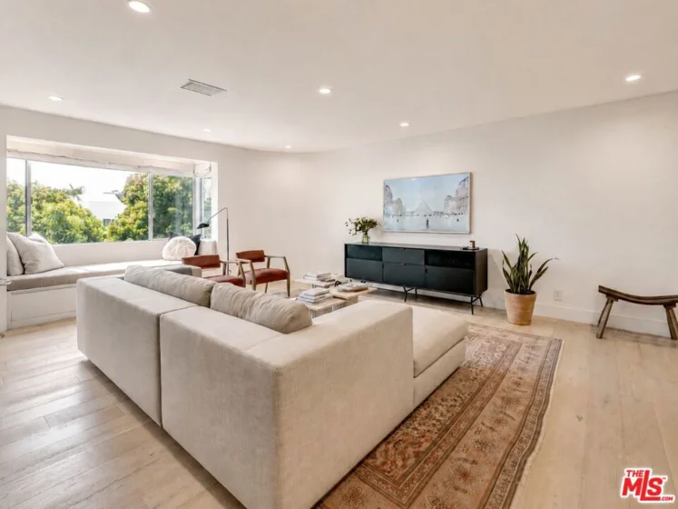 930 California Avenue #301 photo 9