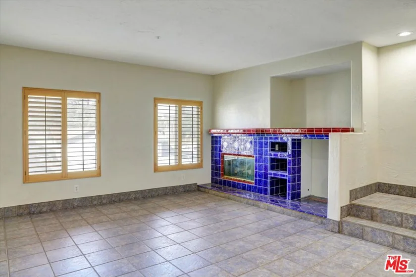 630 E Walnut Street photo 27
