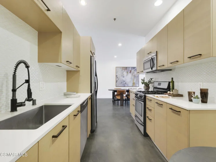 5016 Bakman Avenue #104 photo 14