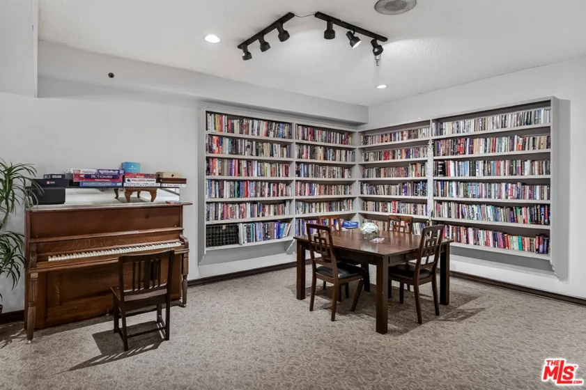 2700 Cahuenga Boulevard #4220 photo 10