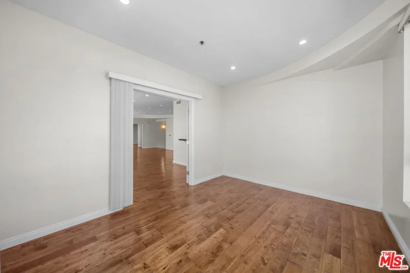 326 Westminster Avenue #404 photo 18