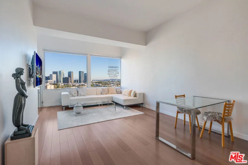 10501 Wilshire Boulevard #1904 photo 2
