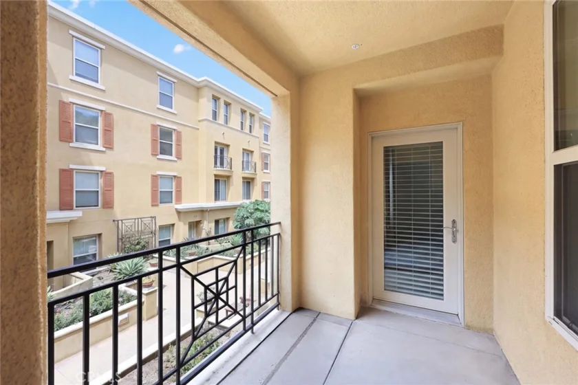 128 N Oak Knoll #206 photo 29