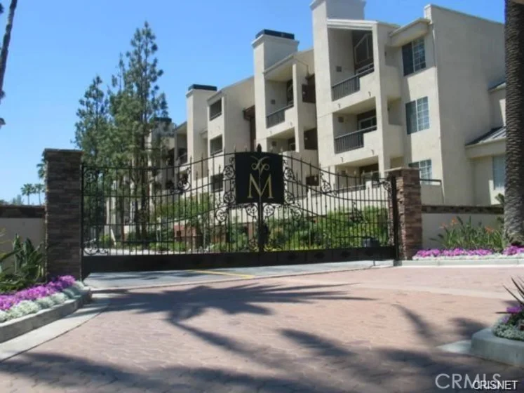 5520 Owensmouth Avenue #313 photo 1
