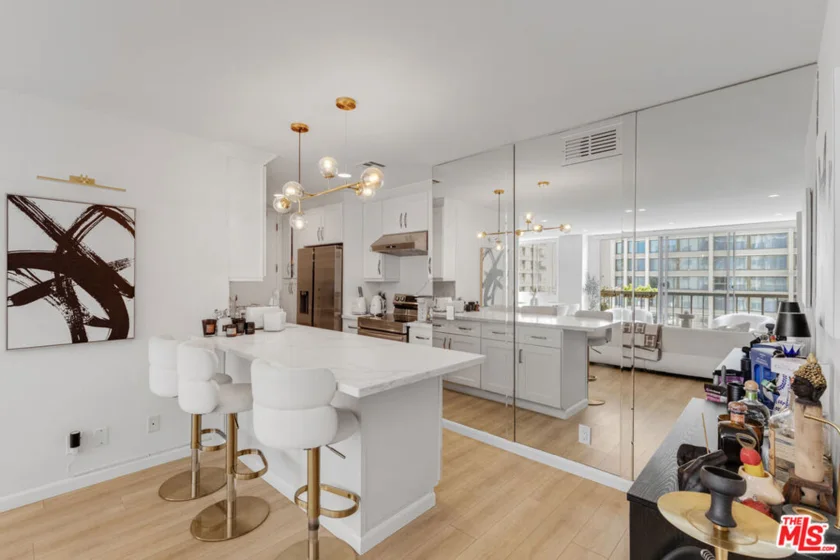 10747 Wilshire Boulevard #902 photo 24