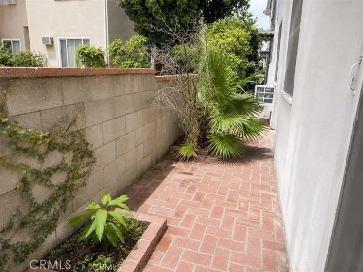 1122 N Louise Street #E photo 15