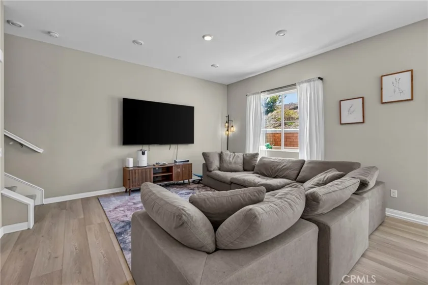 2098 Bluestone photo 4
