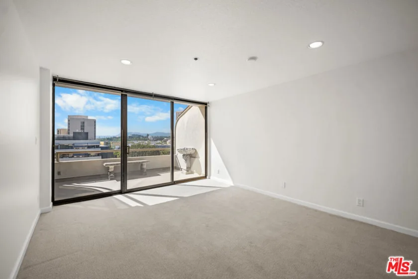 121 S Hope Street #518 photo 10
