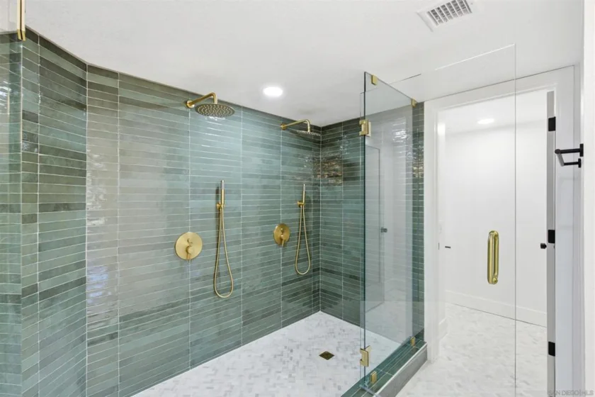 230 W Laurel #204 photo 19