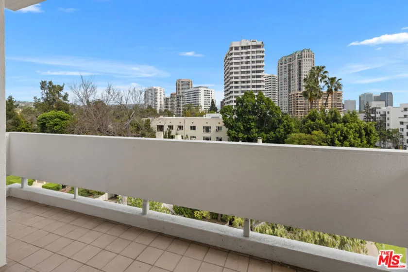10701 Wilshire Boulevard #503 photo 17