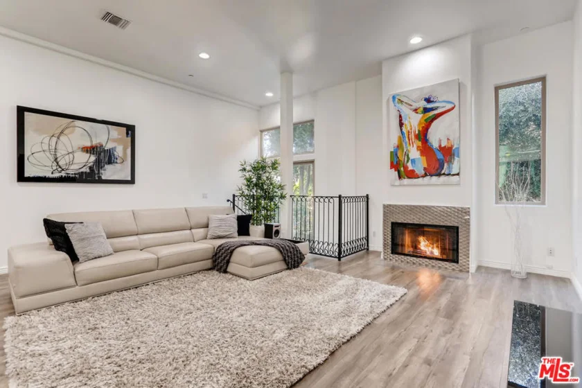 11444 Moorpark Street #104 photo 1