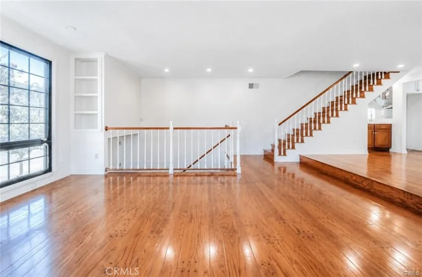 18100 Burbank photo 1
