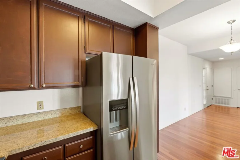 1522 S Saltair Avenue #206 photo 35