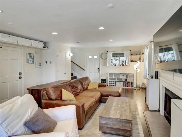 379 N Mentor Avenue #1 photo 25