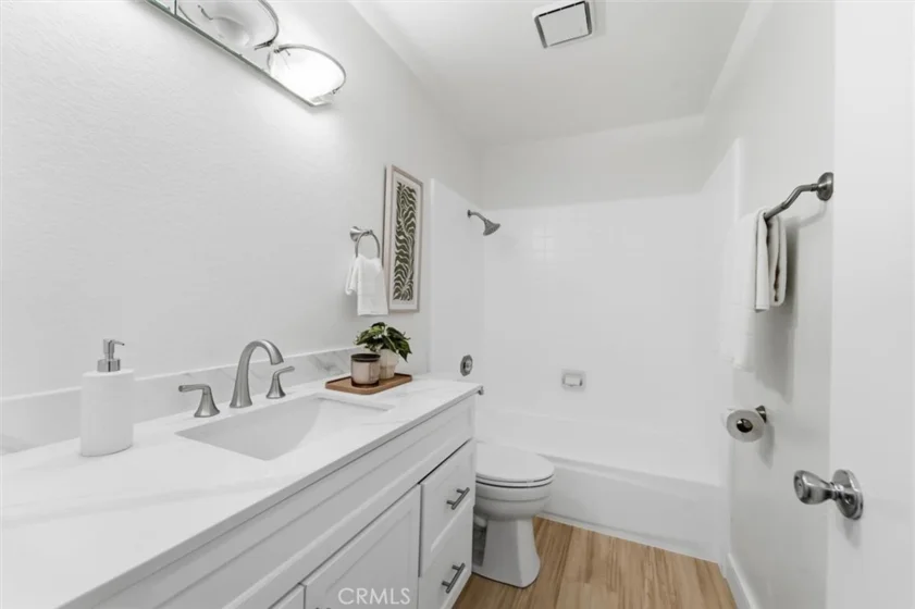 3859 Thorncroft Lane #E photo 24