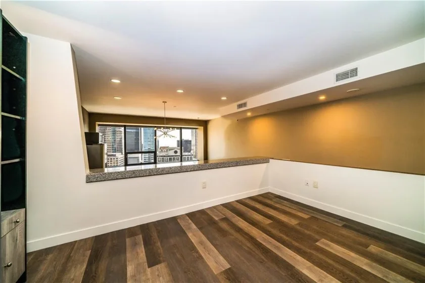 1100 Wilshire #2707 photo 4