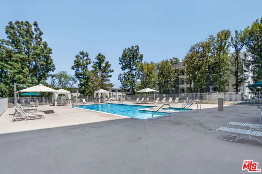 100 S Doheny Drive #719 photo 39