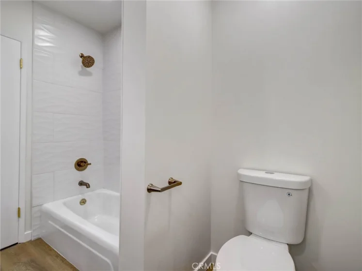 4915 Tyrone #325 photo 18