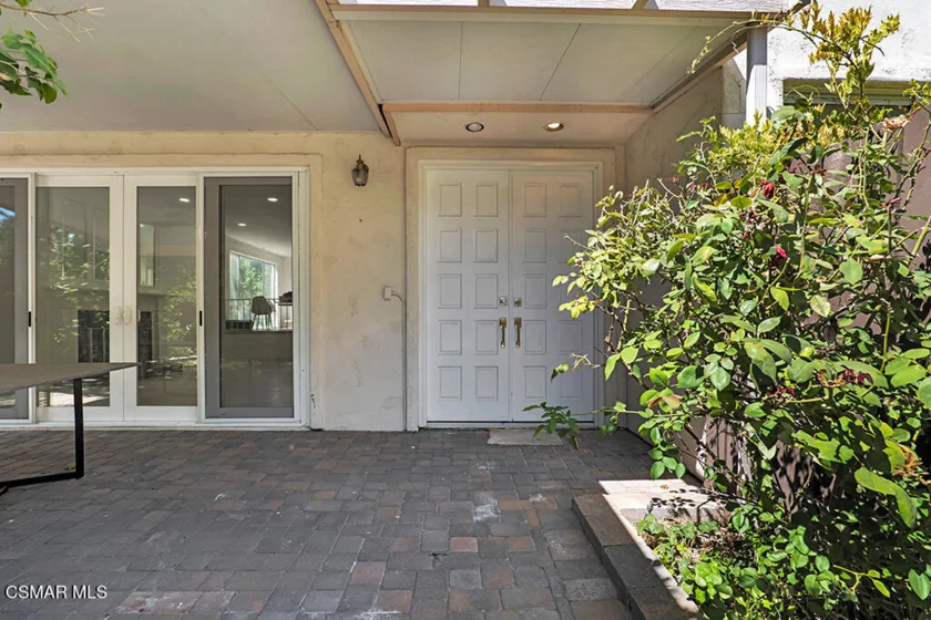 23767 Burbank Boulevard photo 2